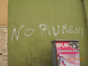 scritta razzista