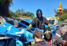 Scontro tra un furgone e un bus turistico sull’ autostrada Roma – Civitavecchia